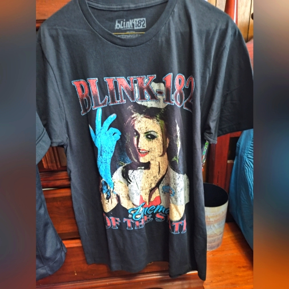 T shirt - Picture 1 of 3